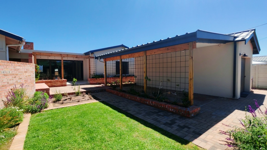 3 Bedroom Property for Sale in Hartenbos Central Western Cape